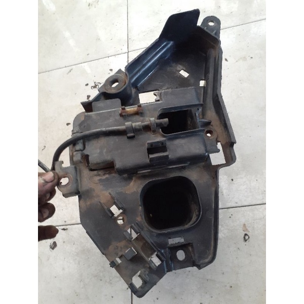 tempat aki supra x lama 100cc original ( lepasan motor )