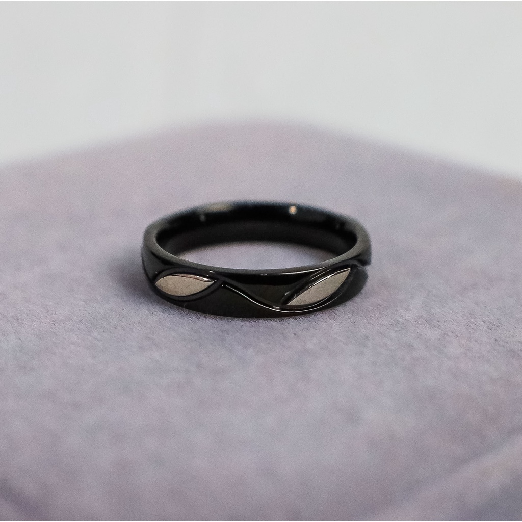 Cincin dolpin black titanium korea anti karat