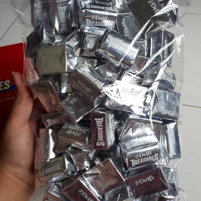 

Delfi treasures cookies n cream dan Golden almond .coklat kiloan. Coklat bogor. Coklat delfi. Produk original
