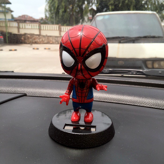 Pajangan Figure Miniatur Mobil Solar Power Spiderman Spider Goyang Kepala Shacking Head Toy