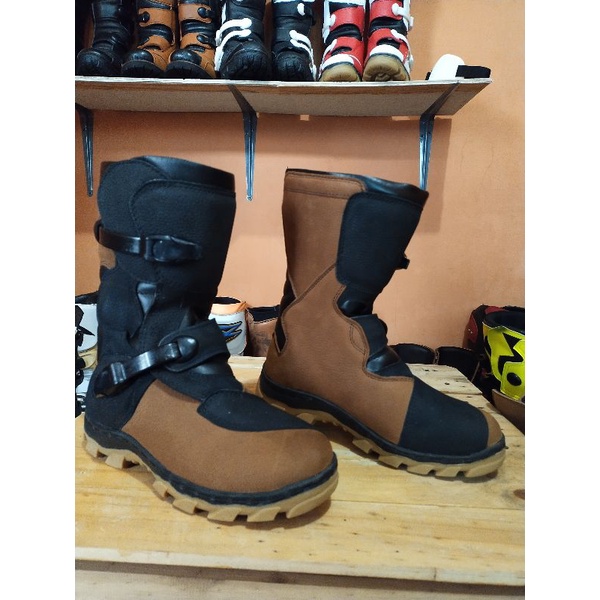 SEPATU TRAIL ADVENTURE MEDIUM