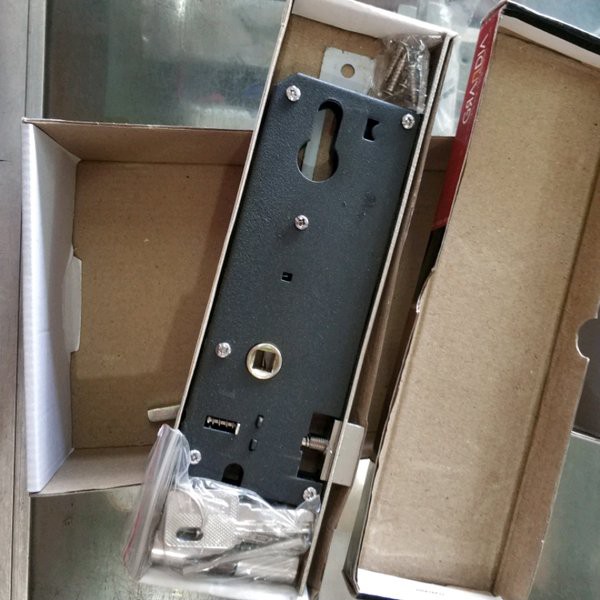 handle kunci grandia