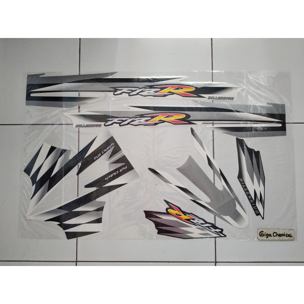 Striping Sticker Lis Yamaha Fiz r Caltex 2002 Hitam Silver