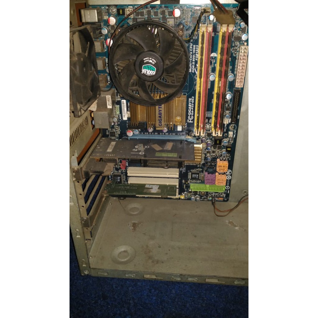 Moterboard Gigabyte GA-P35-DS3L Procesor CORE 2 DUO E6850/ E 8400 / E8500 DAN RAM 4GB DDR2