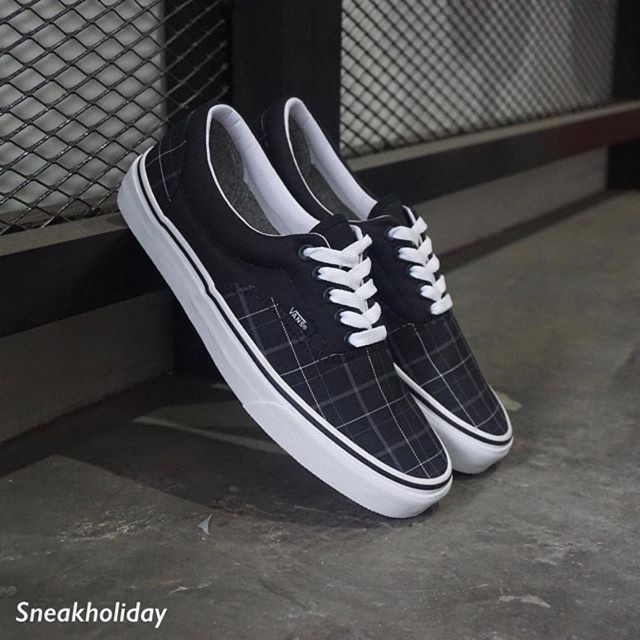 vans era plaid black
