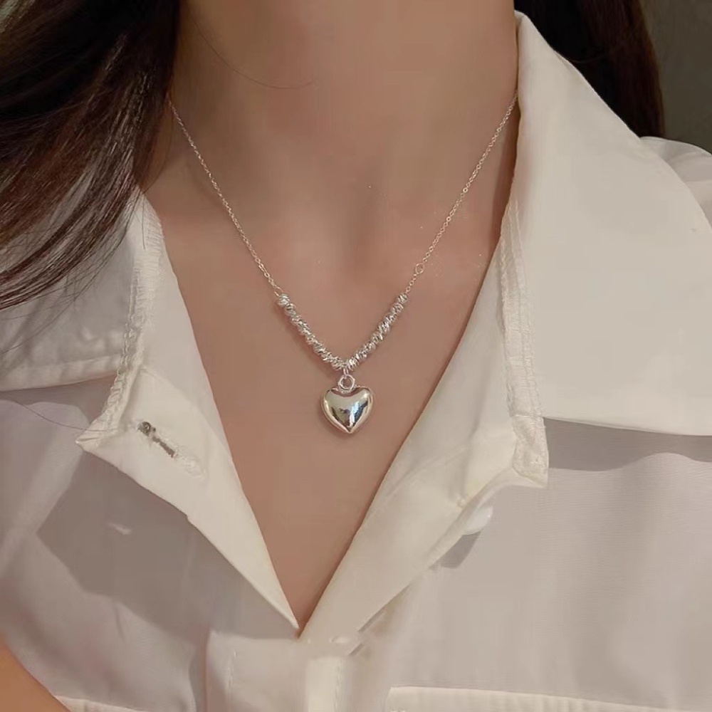 Kalung Rantai Klavikula Hias Manik-Manik Hati Bahan Logam Warna Silver Gaya Korea Untuk Wanita