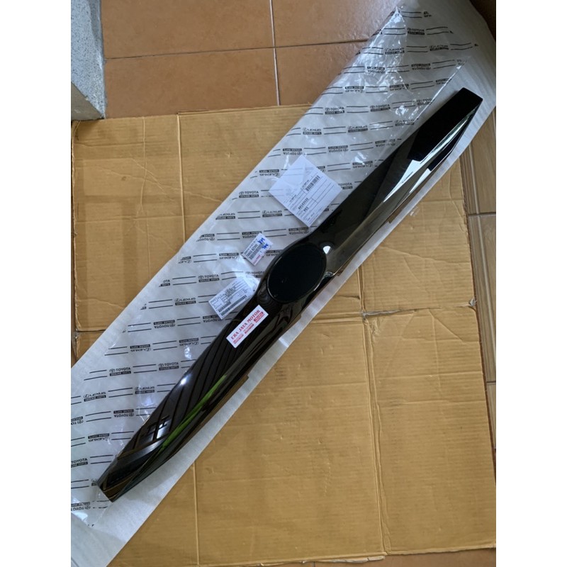 garnish list pintu bagasi calya original