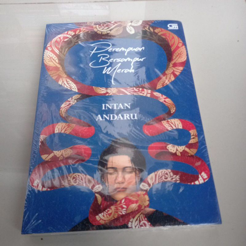 BUKU NOVEL PEREMPUAN BERSAMPUR MERAH BY INTAN ANDARU