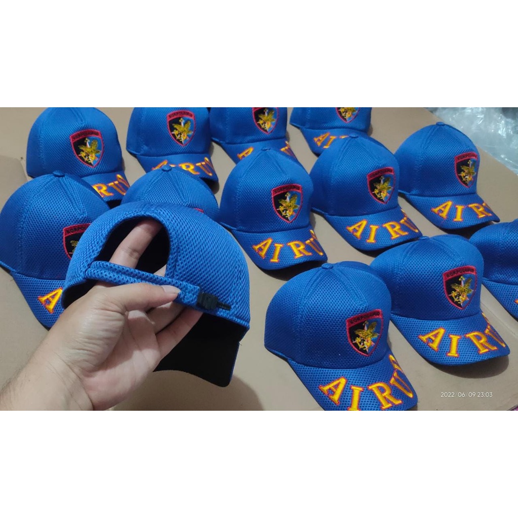 Topi biru airud