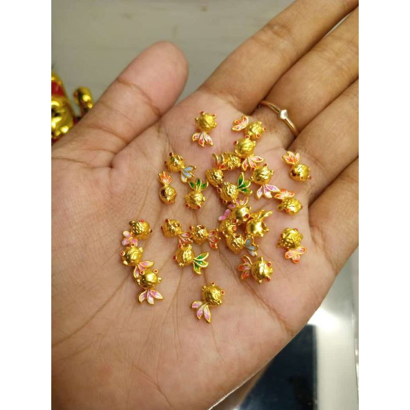 Charm Ikan Koi Motif Cat, Koleksi Charm Mini Untuk Gelang Hongkong 24K