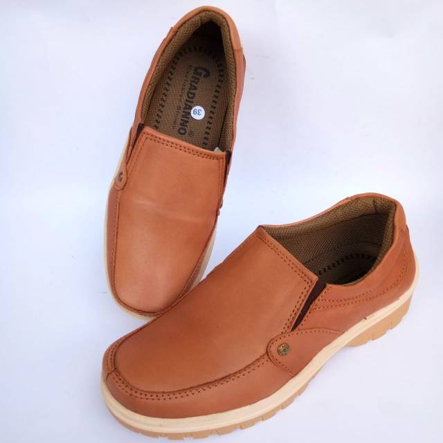 Sepatu pria kulit /sepatu santai /sepatu slip on/ sepatu kasual /sepatu gradino 05 tan