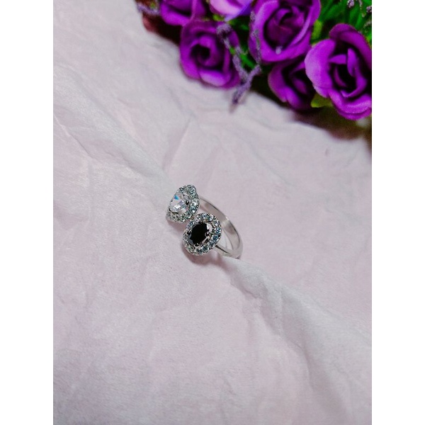 cincin emas putih batu love dan oval