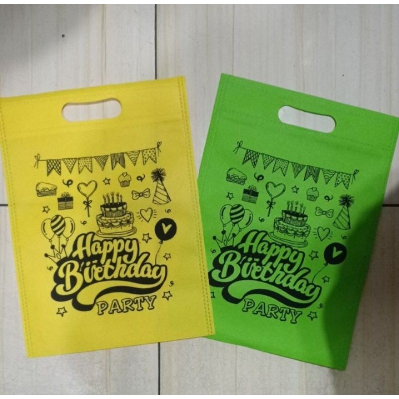 

20pcs - Goodie bag karakter ultah 25x35/ tas spunbond spondbond / tas kain / tas promosi / goodiebag