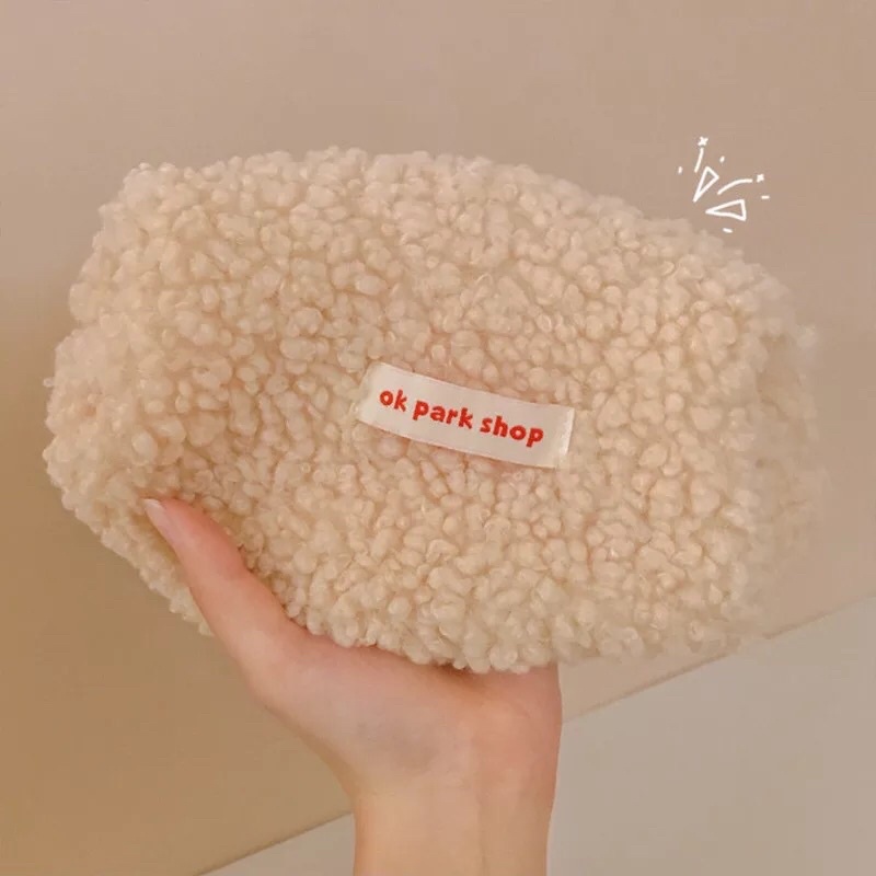 [READY STOK BISA COD] KOTAK PENSIL WOL BULU DOMBA SINTETIS LEMBUT FLUFFY PENCIL CASE AESTHETIC POUCH MAKE UP GAYA ANAK PEREMPUAN PELAJAR REMAJA CEWEK KOREA KAWAII KIYOWO CUTE VIRAL IMPOR ALAT TULIS BESAR LUCU FANCY UNIK MURAH TAS TEMPAT ALAT TULIS JUMBO