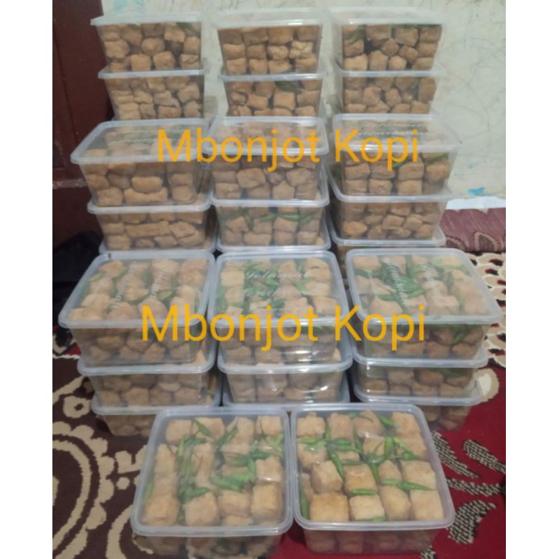 Tahu Pong isi 50 pcs dalam kemasan box (kontainer)+rawit hijau