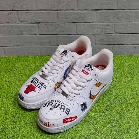 Sepatu Sneakers Air Force 1 Low NBA x Supreme White