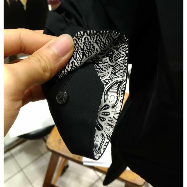 Paling Populer Kemeja Pria Alisan Slimfit Panjang Hitam Kombinasi Pundak Batik - Hitam, L Paling