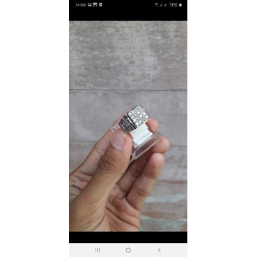 cincin perak berlian.