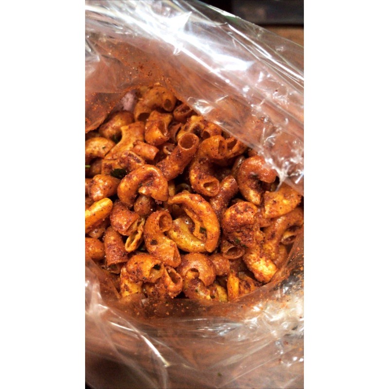 

makaroni kriuk pedas daun jeruk