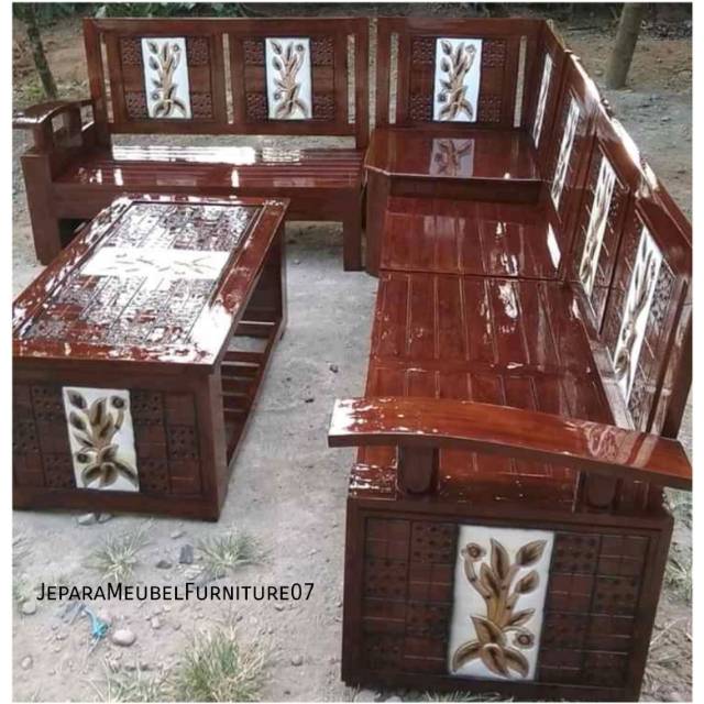Featured image of post Kursi Sudut Kayu Minimalis Terbaru Cara membuat kursi kayu minimalis sebaiknya diajarkan oleh pengrajin senior secara bertahap agar meja kursi yang dibuat berkualitas tinggi