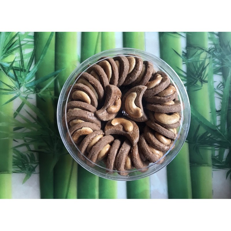 

Kue coklat Kacang mede 250 gram/ Kue kering mede coklat /choco cashew cookies/ Kukis Kacang mete