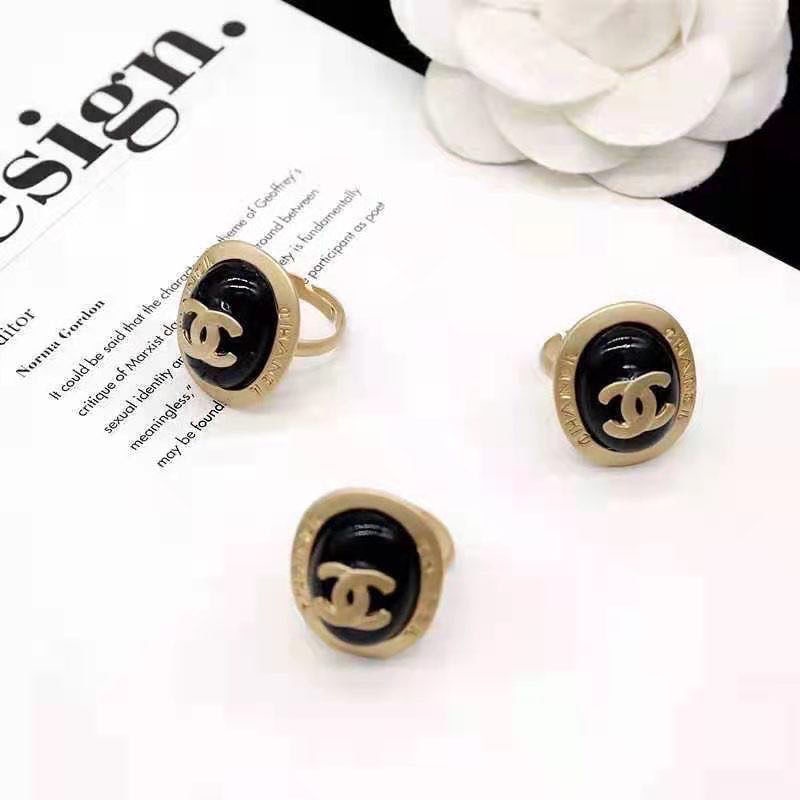 Cincin Model Terbuka Desain Huruf C Hias Permata Hitam Adjustable Untuk Wanita