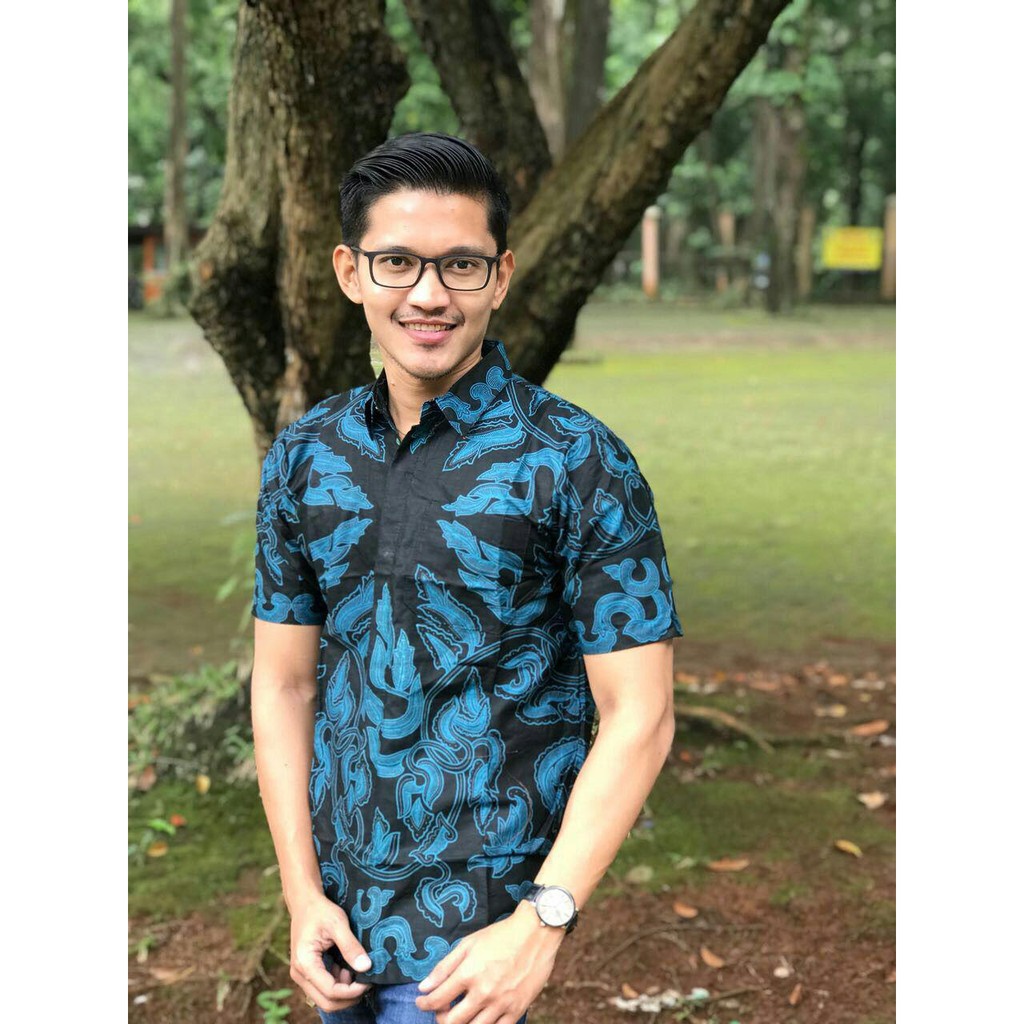 Kemeja Lengan Pendek Batik Pria Slim Fit