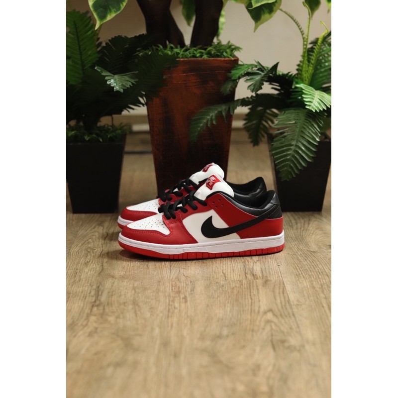 sb dunk red black