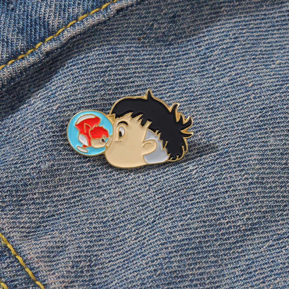 [Elegan] Ponyo Bros Ransel Hadiah Untuk Wanita Klasik Karakter Perhiasan Aksesoris Kerah Bros Di Tebing Film Enamel Pin