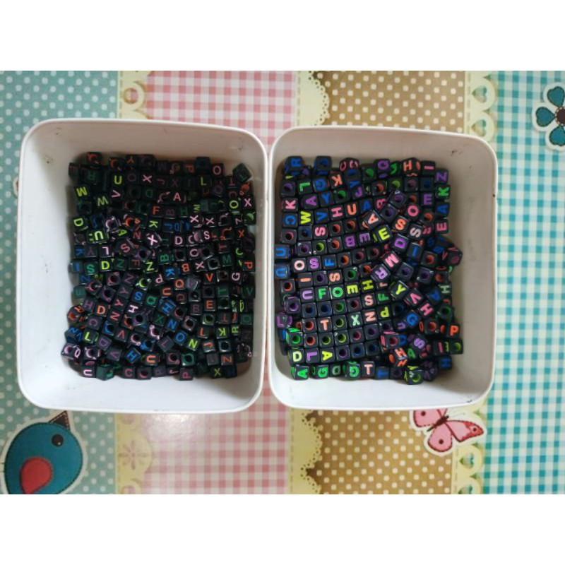 Mote Manik huruf warna meronce kalung 50 gr