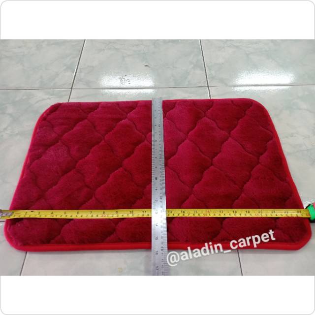 Keset Bulu Rasfur Polos Quilting Ukuran: 60cm x 40cm