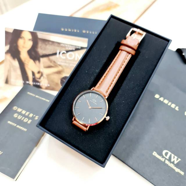 

Jam cewe kulit +book +paper bag