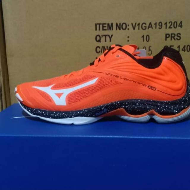 Mizuno wave lightning z6
