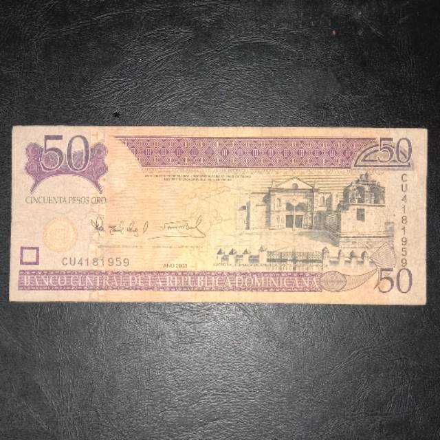 

Uang kertas dominicana 50 peso