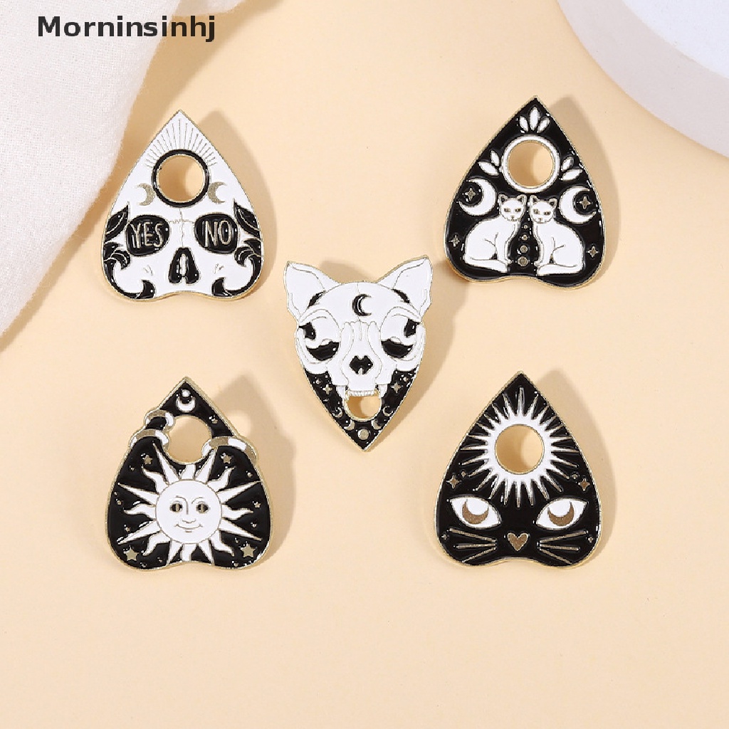 Mornin Bros Pin Enamel Bentuk Matahari / Bulan / Kucing / Hati Warna Hitam Gaya Punk / Gothic Untuk Anak