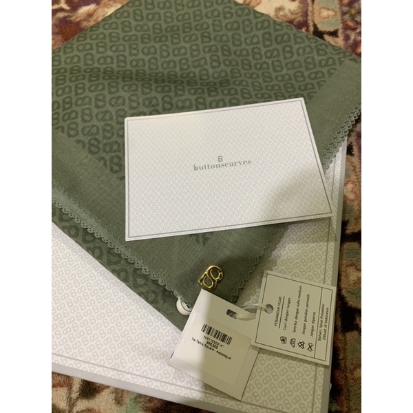 Preloved tapis asparagus Buttonscarves