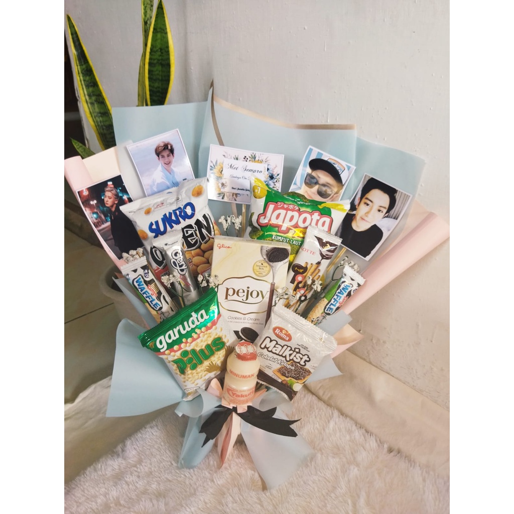 

Bucket Snack/Buket jajanan + poto/Bucket Uang/ kado ultah/kado wisuda