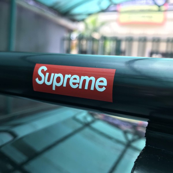 Cutting Sticker Supreme Kecil Ukuran 4 Cm