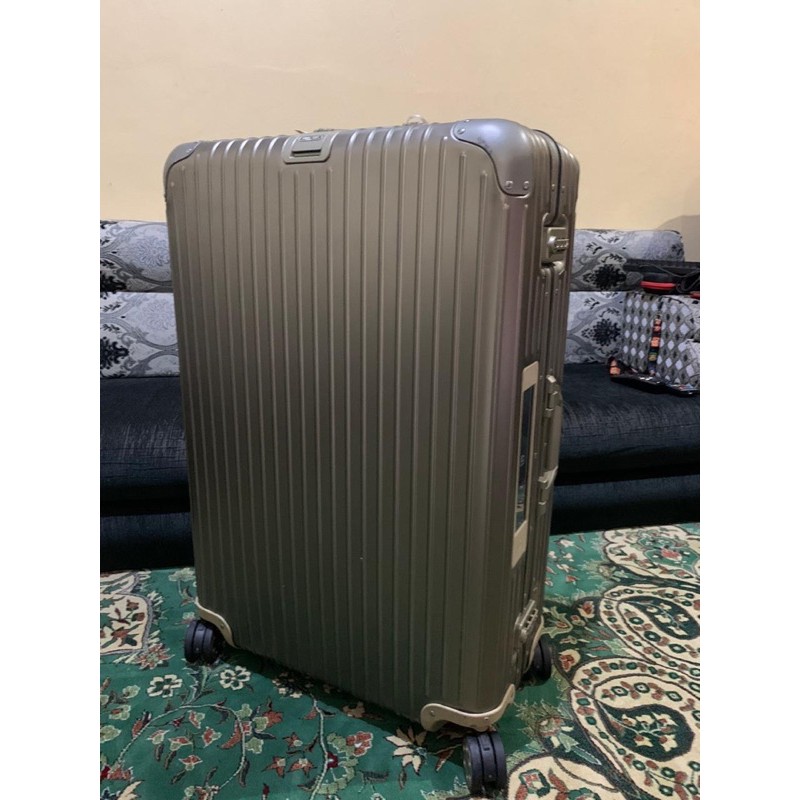 rimowa topas titanium