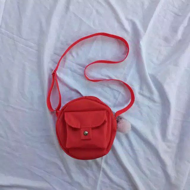 MOMO Tas Selempang Sling Bag Slingbag Bulat Polos Free Pom Pom Murah Meriah