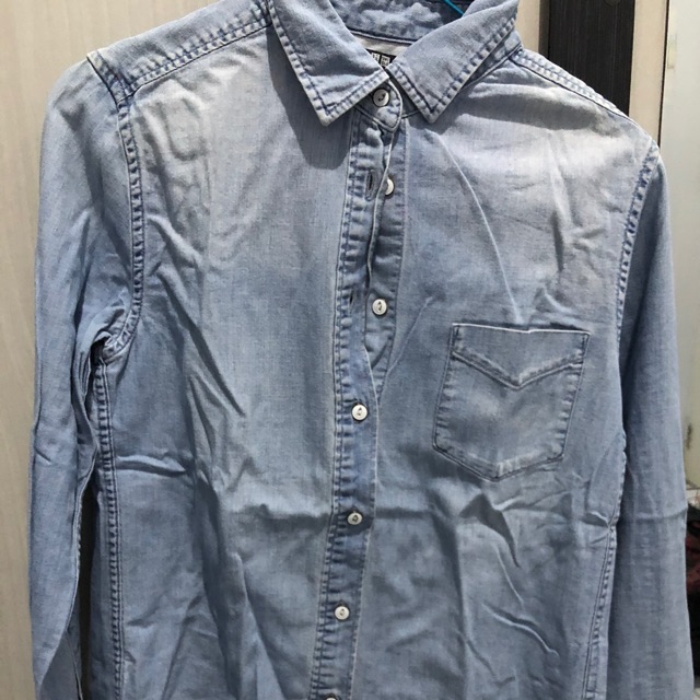 kemeja jeans uniqlo