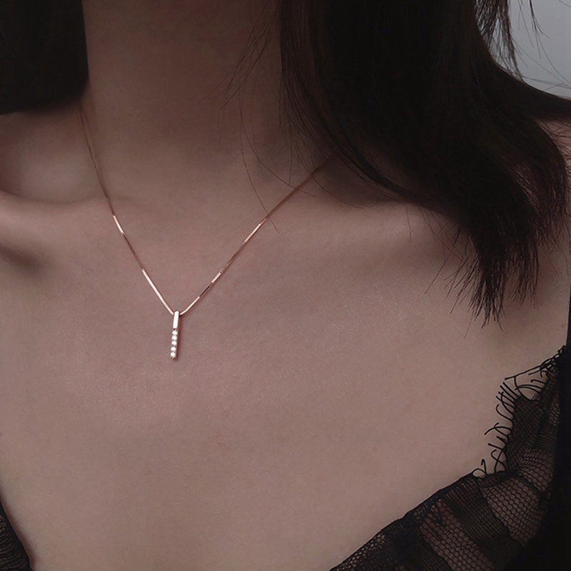 Kalung Rantai Klavikula Desain Garis Vertikal Aksen Berlian Bahan Zirkon Warna Silver Untuk Wanita
