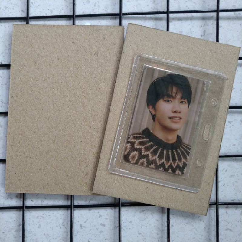 

Yellow Board Packing Photocard