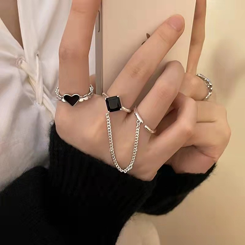 IFYOU 2pcs / set Cincin Jari Bentuk Hati Warna Hitam Gaya Korea Untuk Wanita