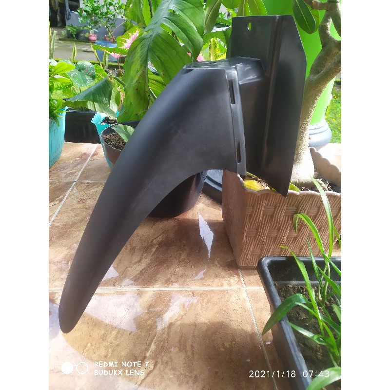 cover sambungan spakbor depan slebor tengah SUPRA x 125 lama KARISMA