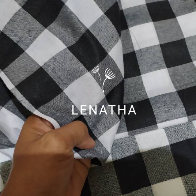 Kain Katun Motif Kotak- Kotak Catur Bali Pakaian Adat Bali