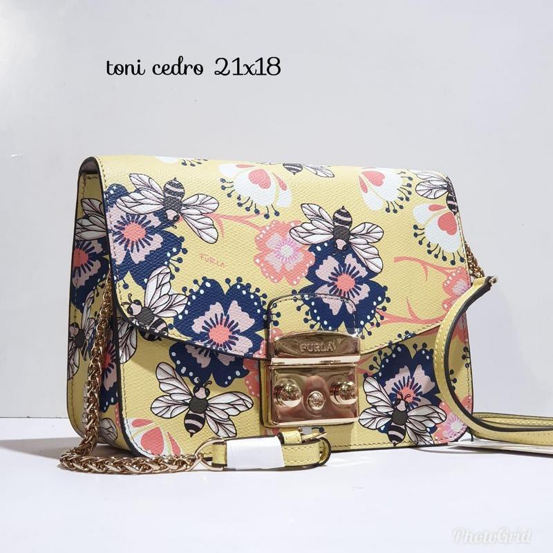 tas furla metropolis toni small crossbody cedro