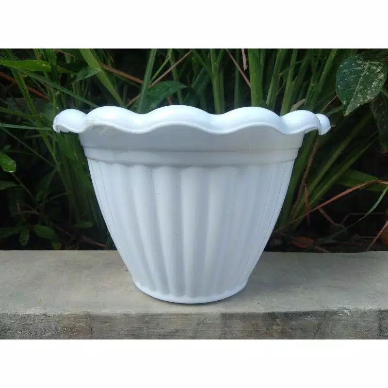 POT GANTUNG 25 RENDA WARNA PUTIH POT TANAMAN GANTUNG RENDA DIAMETER 22 CM