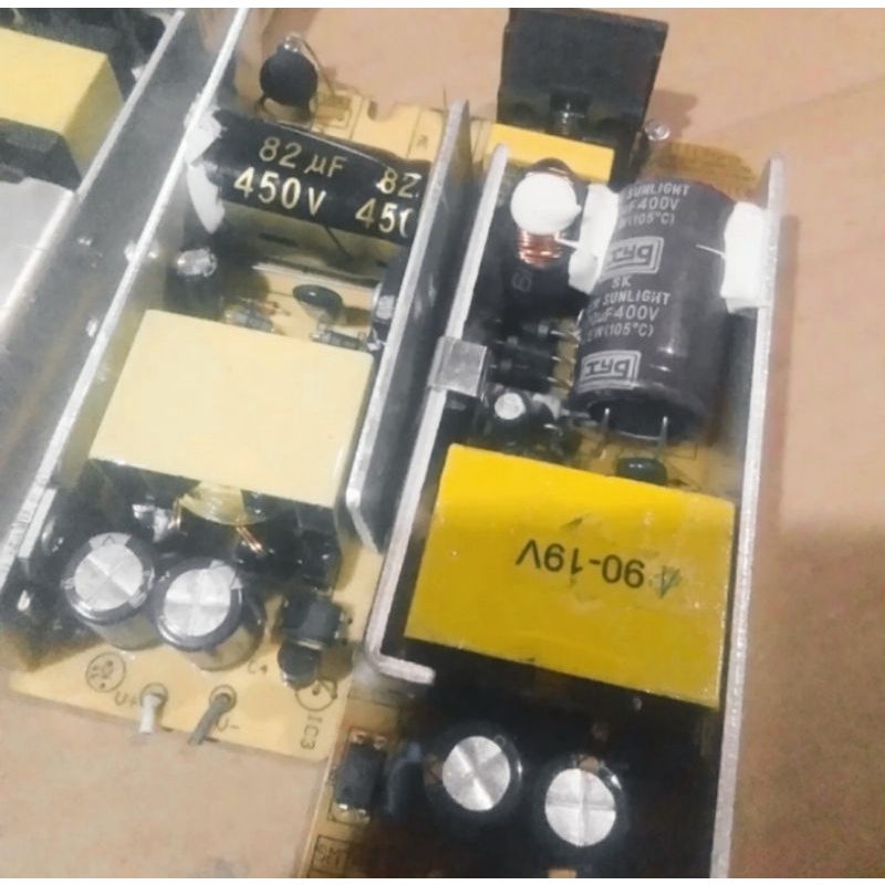 pcb adapter 19v DC - dgn amper random dijual kondisi Rusak bisa di ambil pratnya