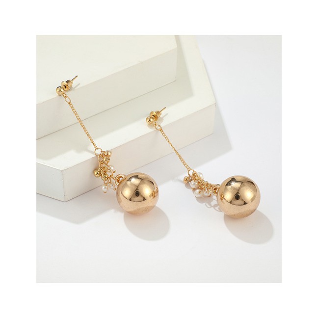 LRC Anting Tusuk Fashion Gold Pearl Round Earrings D19350